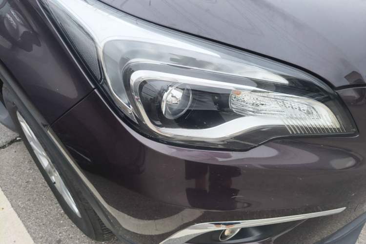 Used Buick Envision 2016 20T Two-Wheel-Drive Elite Model Right Front Headlight