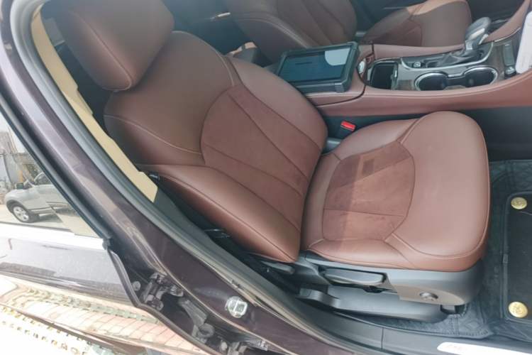 Used Buick Envision 2016 20T Two-Wheel-Drive Elite Model Right Front Seat