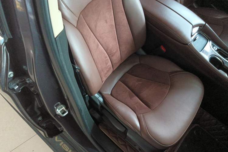 Used Buick Envision 2016 20T Two-Wheel-Drive Elite Model Right Front Seat