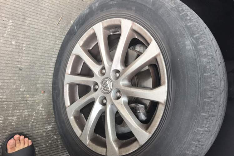 Used Buick Envision 2016 20T Two-Wheel Drive Leading Version Right Front Wheel Hub