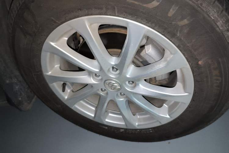 Used Buick Envision 2016 20T Two-Wheel Drive Leading Version Right Front Wheel Hub