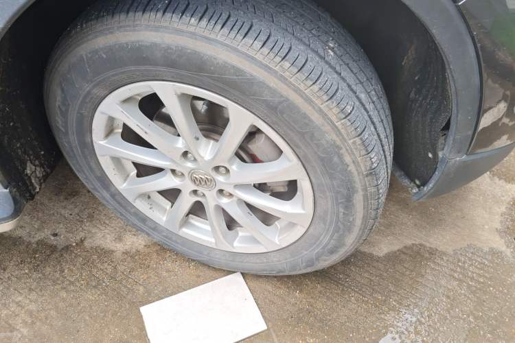 Used Buick Envision 2016 20T Two-Wheel-Drive Elite Model Right Front Wheel Hub