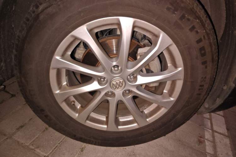 Used Buick Envision 2016 20T Two-Wheel-Drive Elite Model Right Front Wheel Hub