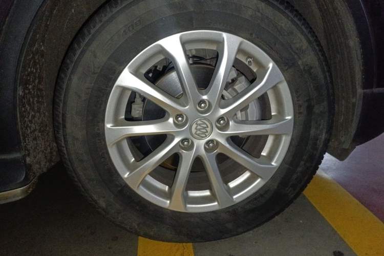 Used Buick Envision 2016 20T Two-Wheel-Drive Elite Model Right Front Wheel Hub