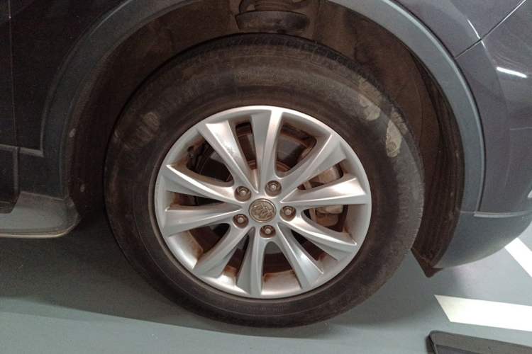 Used Buick Envision 2016 28T Four-Wheel Drive Elite Version Right Front Wheel Hub
