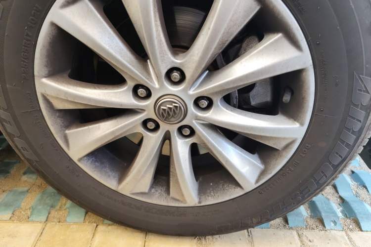 Used Buick Envision 2016 28T Four-Wheel Drive Elite Version Right Front Wheel Hub