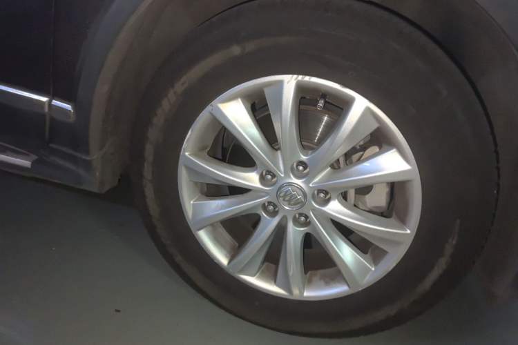 Used Buick Envision 2016 28T Four-Wheel Drive Luxury Model Right Front Wheel Hub