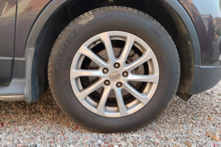 Used Buick Envision 2016 20T Four-Wheel Drive Elite Model Right Front Wheel Hub