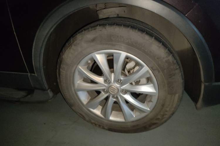 Used Buick Envision 2016 28T Four-Wheel Drive Elite Version Right Front Wheel Hub