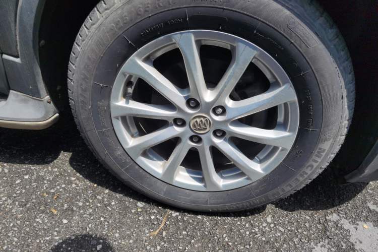 Used Buick Envision 2016 20T Two-Wheel-Drive Elite Model Right Front Wheel Hub