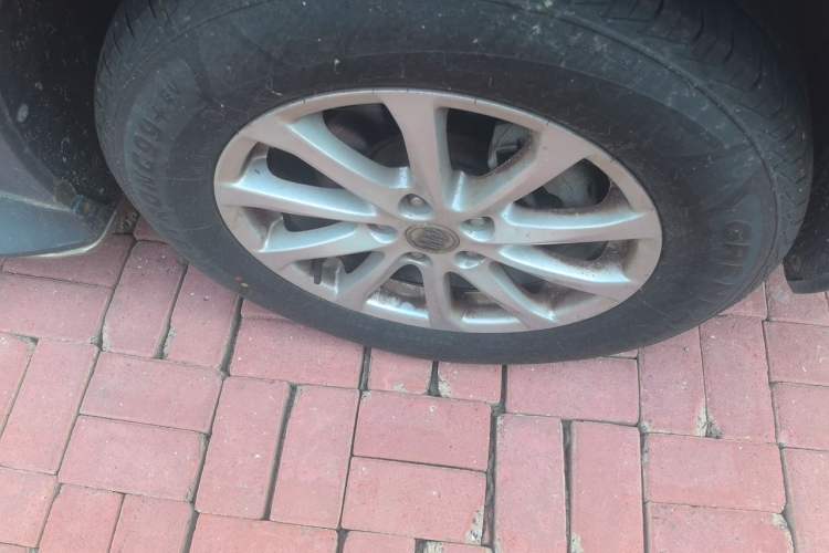 Used Buick Envision 2016 20T Two-Wheel Drive Leading Version Right Front Wheel Hub