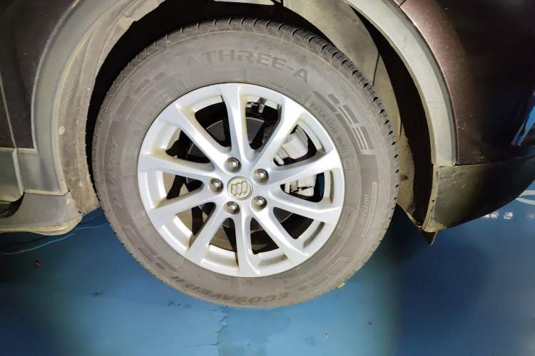 Used Buick Envision 2016 20T Two-Wheel-Drive Elite Model Right Front Wheel Hub