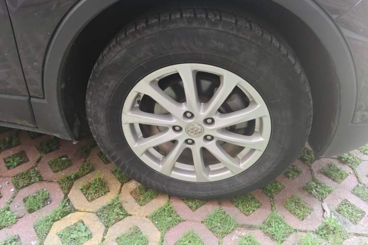 Used Buick Envision 2016 20T Two-Wheel Drive Leading Version Right Front Wheel Hub