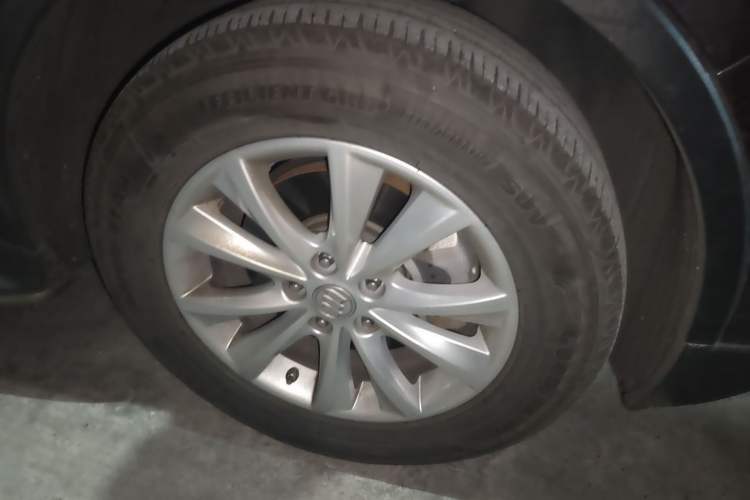 Used Buick Envision 2016 28T Four-Wheel Drive Elite Version Right Front Wheel Hub