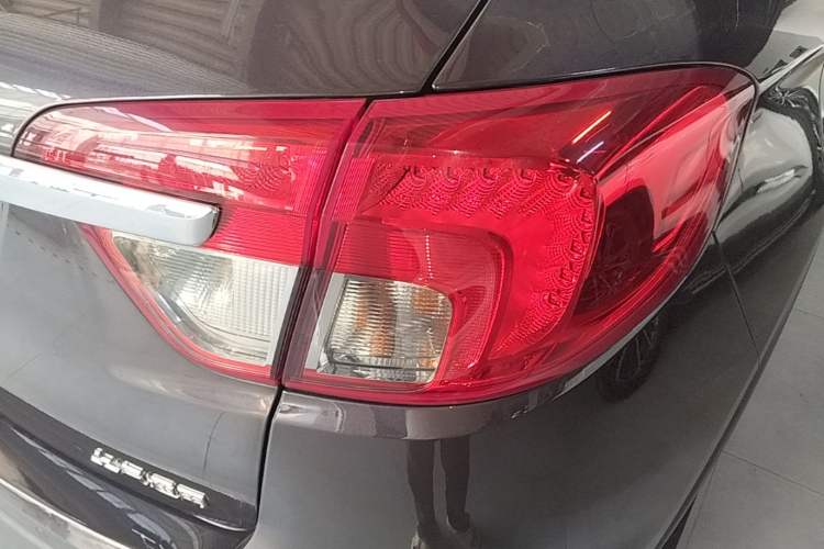 Used Buick Envision 2016 20T Two-Wheel-Drive Elite Model Right Rear Taillight