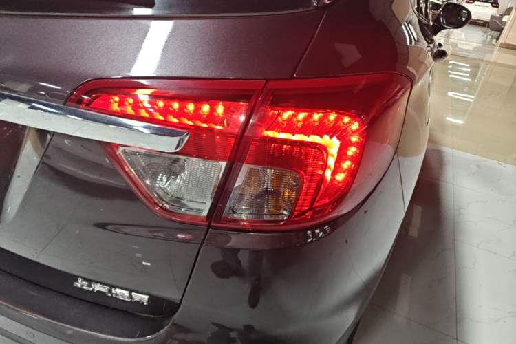 Used Buick Envision 2016 28T Four-Wheel Drive Elite Version Right Rear Taillight