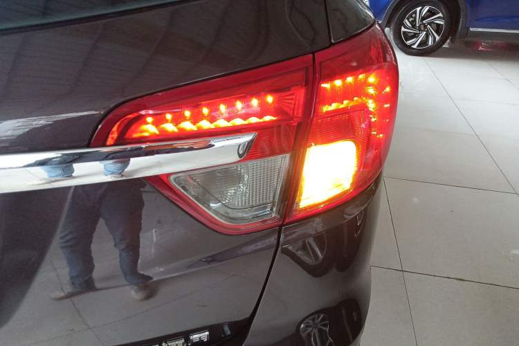 Used Buick Envision 2016 20T Two-Wheel-Drive Elite Model Right Rear Taillight