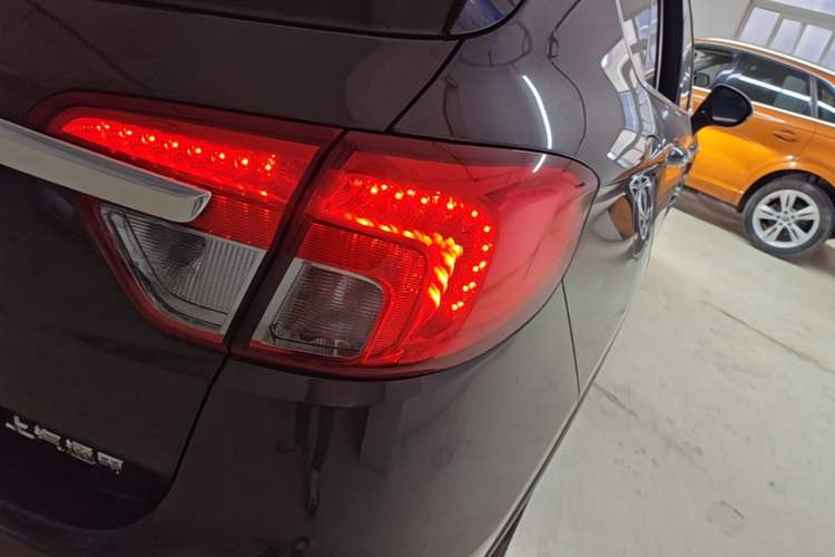 Used Buick Envision 2016 28T Four-Wheel Drive Elite Version Right Rear Taillight