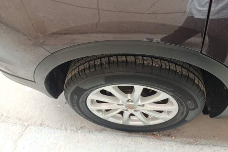 Used Buick Envision 2016 20T Two-Wheel Drive Leading Version Right Rear Wheel Hub