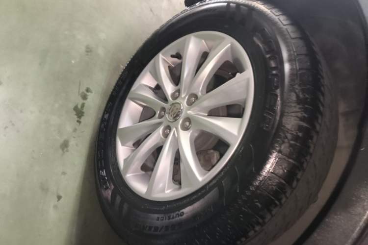 Used Buick Envision 2016 28T Four-Wheel Drive Elite Version Right Rear Wheel Hub