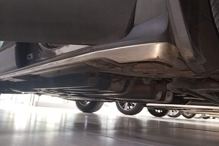 Used Buick Envision 2016 20T Two-Wheel-Drive Elite Model Right Side Sill