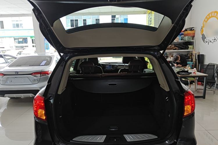 Used Buick Envision 2016 20T Two-Wheel-Drive Elite Model Trunk