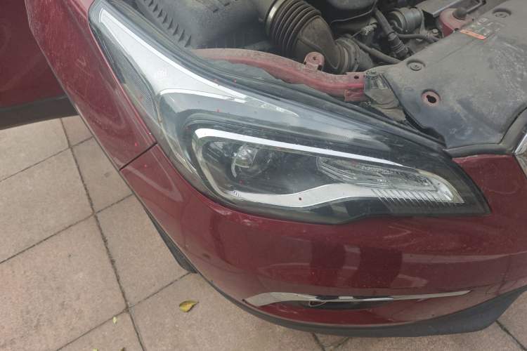 Used Buick Envision 2016 20T Two-Wheel-Drive Elite Model Right Front Headlight