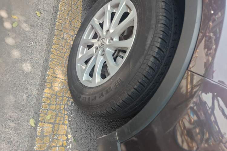 Used Buick Envision 2016 20T Two-Wheel Drive Leading Version Right Front Wheel Hub