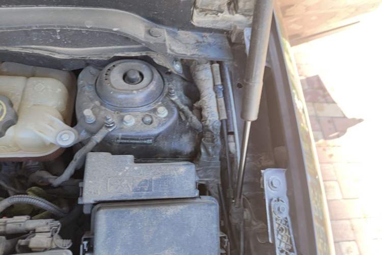 Used Buick Envision 2016 28T Four-Wheel Drive Elite Version Engine Bay Left