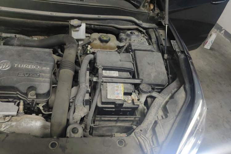 Used Buick Envision 2016 20T Two-Wheel-Drive Elite Model Engine Bay Left