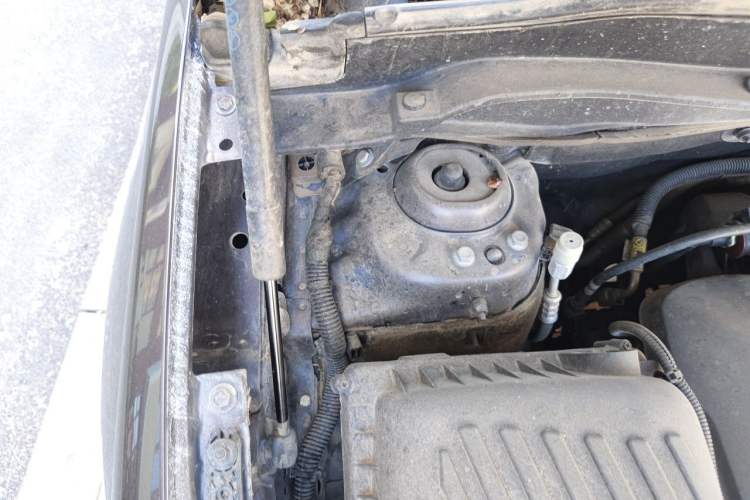 Used Buick Envision 2016 28T Four-Wheel Drive Elite Version Engine Bay Right