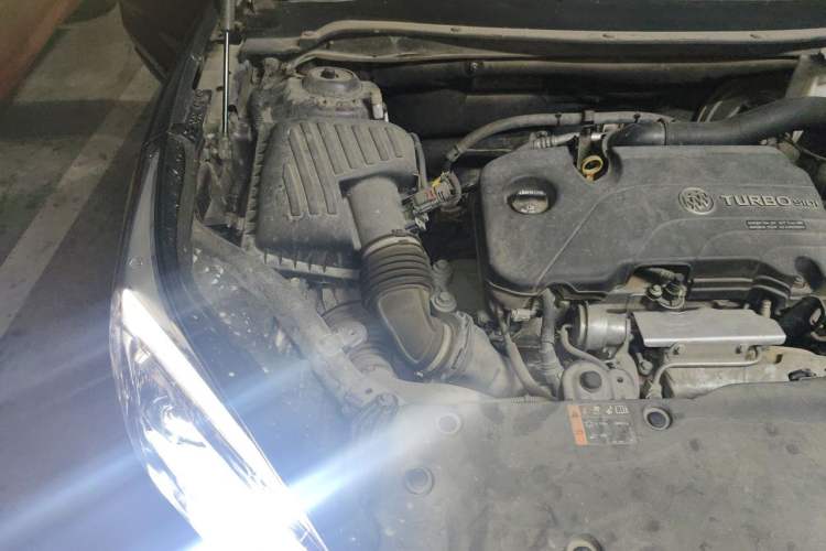 Used Buick Envision 2016 20T Two-Wheel-Drive Elite Model Engine Bay Right