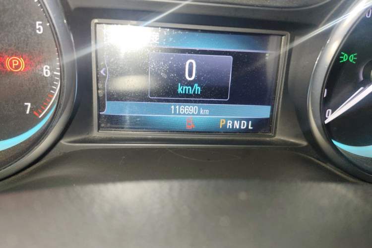 Used Buick Envision 2016 20T Two-Wheel-Drive Elite Model Odometer Close Up