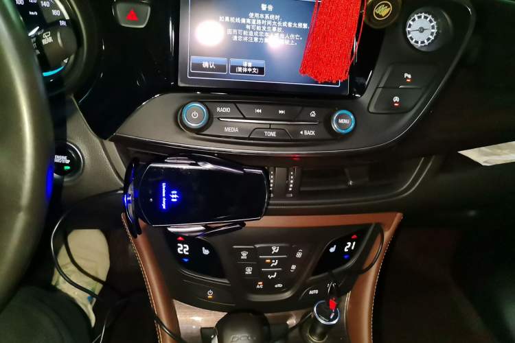 Used Buick Envision 2016 20T Two-Wheel-Drive Elite Model Audio And AC Panel