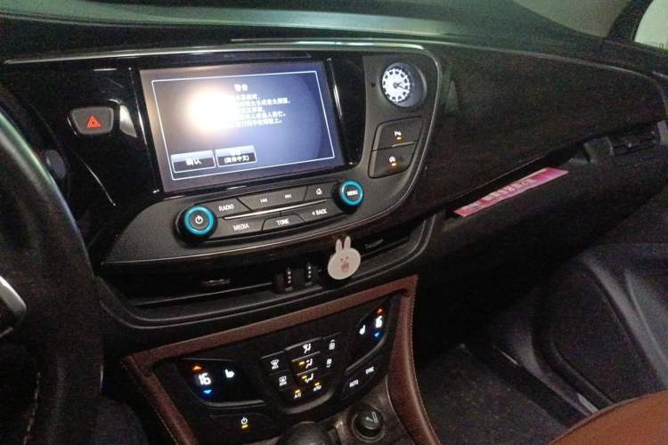 Used Buick Envision 2016 20T Two-Wheel-Drive Elite Model Audio And AC Panel