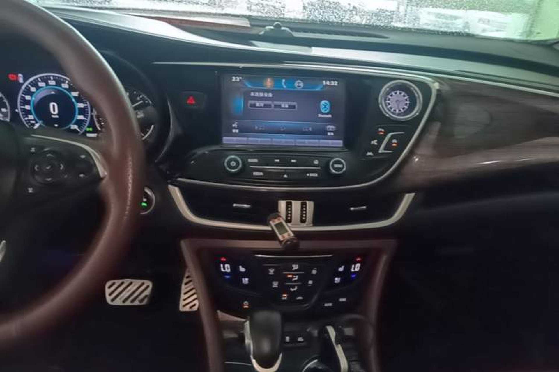 Used Buick Envision 2016 28T All-Wheel-Drive All-Terrain Sport Flagship Edition Audio And AC Panel