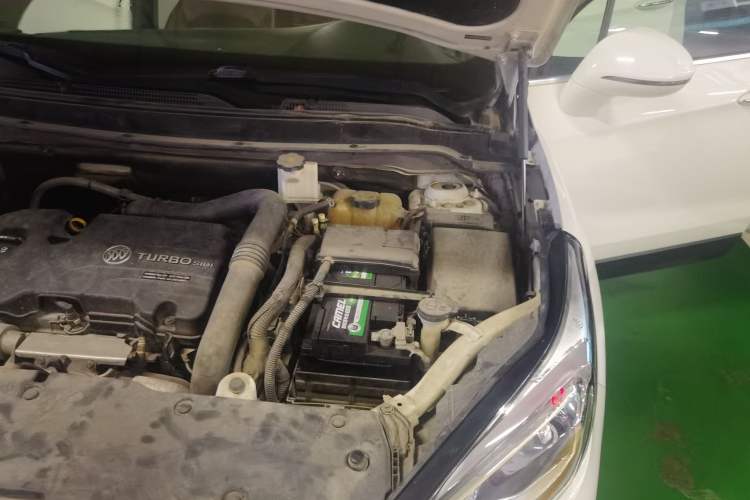 Used Buick Envision 2016 20T Two-Wheel-Drive Elite Model Engine Bay Left