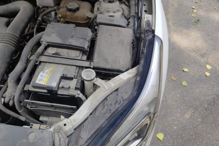 Used Buick Envision 2016 20T Two-Wheel-Drive Elite Model Engine Bay Left
