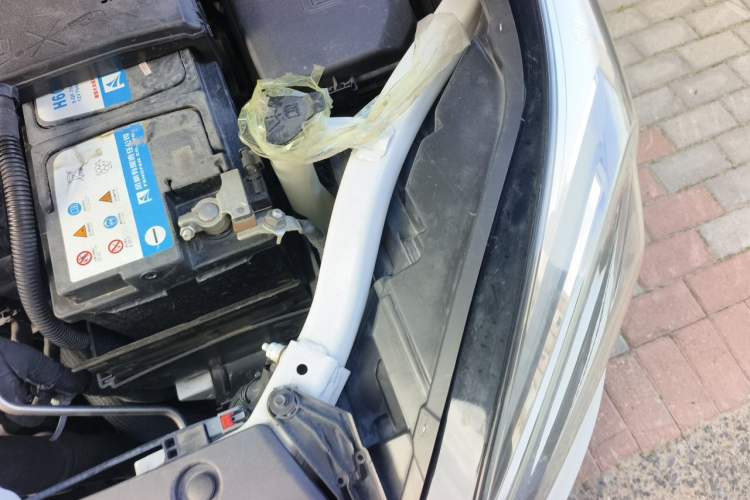 Used Buick Envision 2016 20T Two-Wheel-Drive Elite Model Engine Bay Left