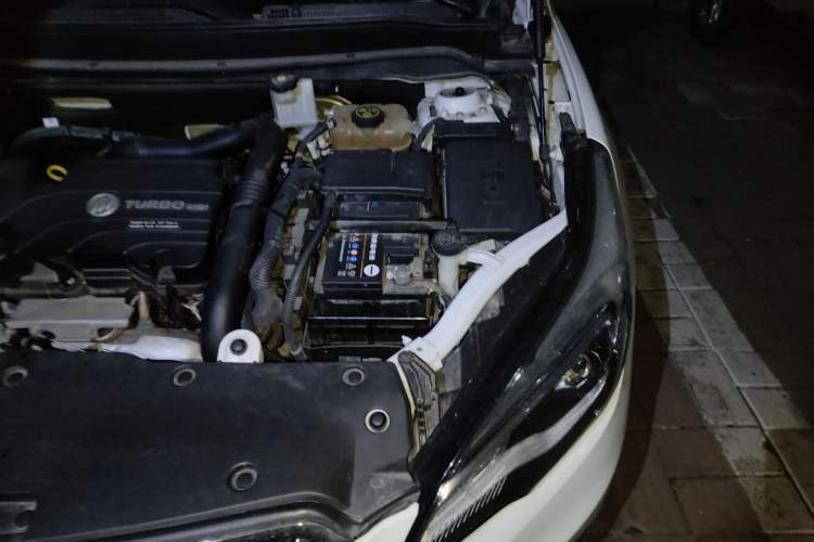 Used Buick Envision 2016 20T Two-Wheel Drive Leading Version Engine Bay Left