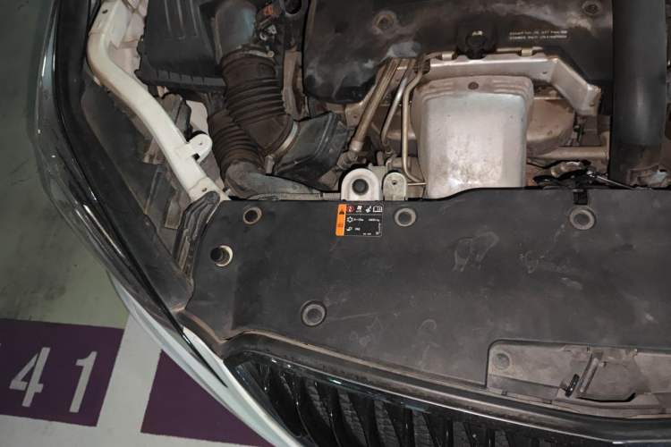 Used Buick Envision 2016 28T Four-Wheel Drive Elite Version Engine Bay Right