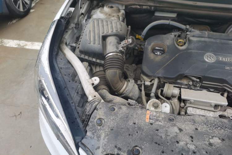 Used Buick Envision 2016 20T Two-Wheel-Drive Elite Model Engine Bay Right