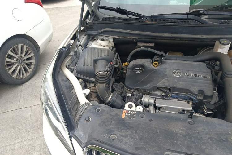 Used Buick Envision 2016 20T Two-Wheel-Drive Elite Model Engine Bay Right