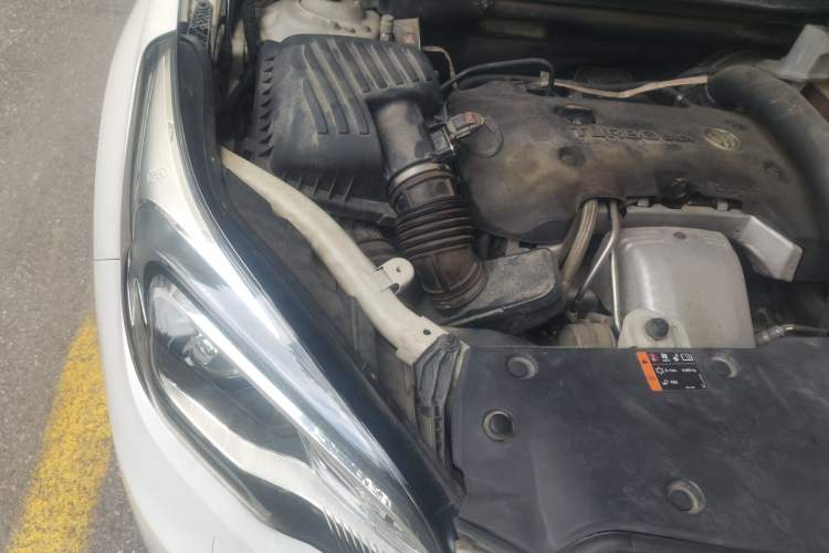 Used Buick Envision 2016 28T Four-Wheel Drive Elite Version Engine Bay Right