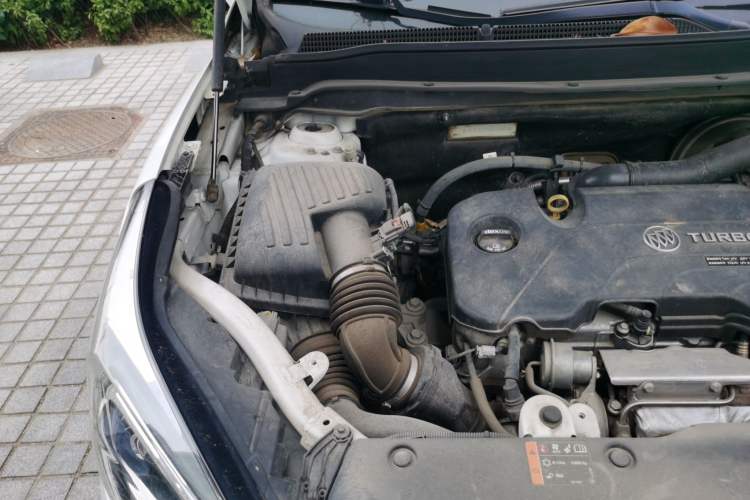 Used Buick Envision 2016 20T Four-Wheel Drive Luxury Model Engine Bay Right