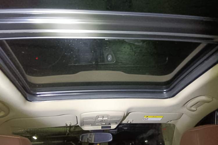 Used Buick Envision 2016 20T Two-Wheel-Drive Elite Model Headliner