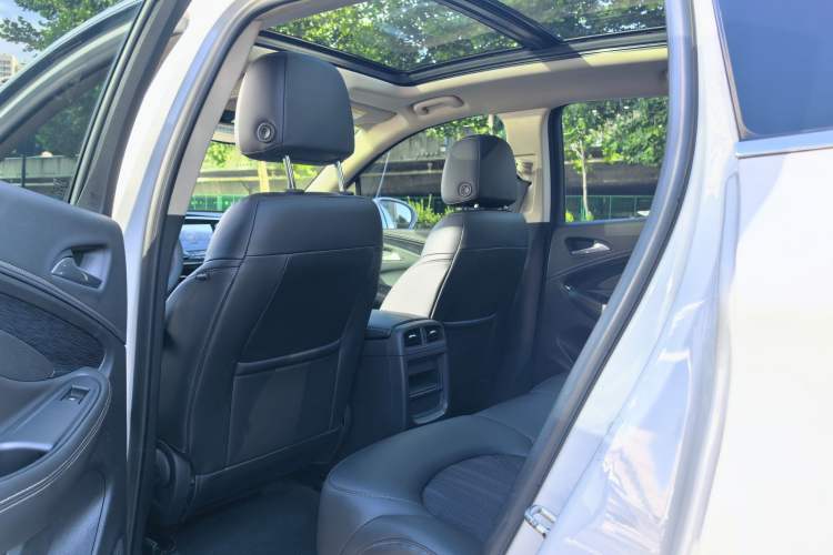 Used Buick Envision 2016 20T Two-Wheel Drive Leading Version Interior 3