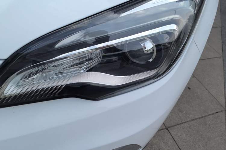 Used Buick Envision 2016 20T Two-Wheel-Drive Elite Model Left Front Headlight