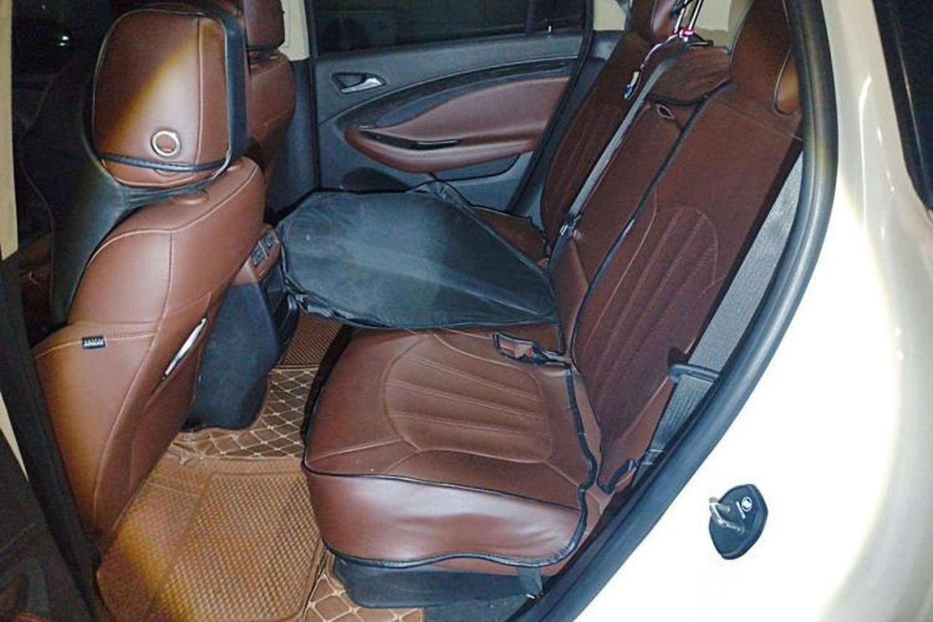 Used Buick Envision 2016 20T Two-Wheel-Drive Elite Model Left Rear Seat
