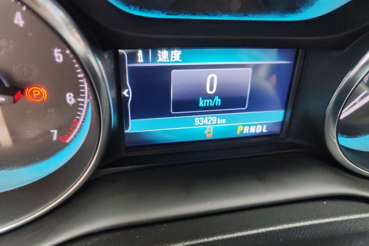 Used Buick Envision 2016 20T Two-Wheel-Drive Elite Model Odometer Close Up